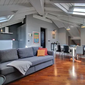 https://la-mansarda.it-lombardy.com